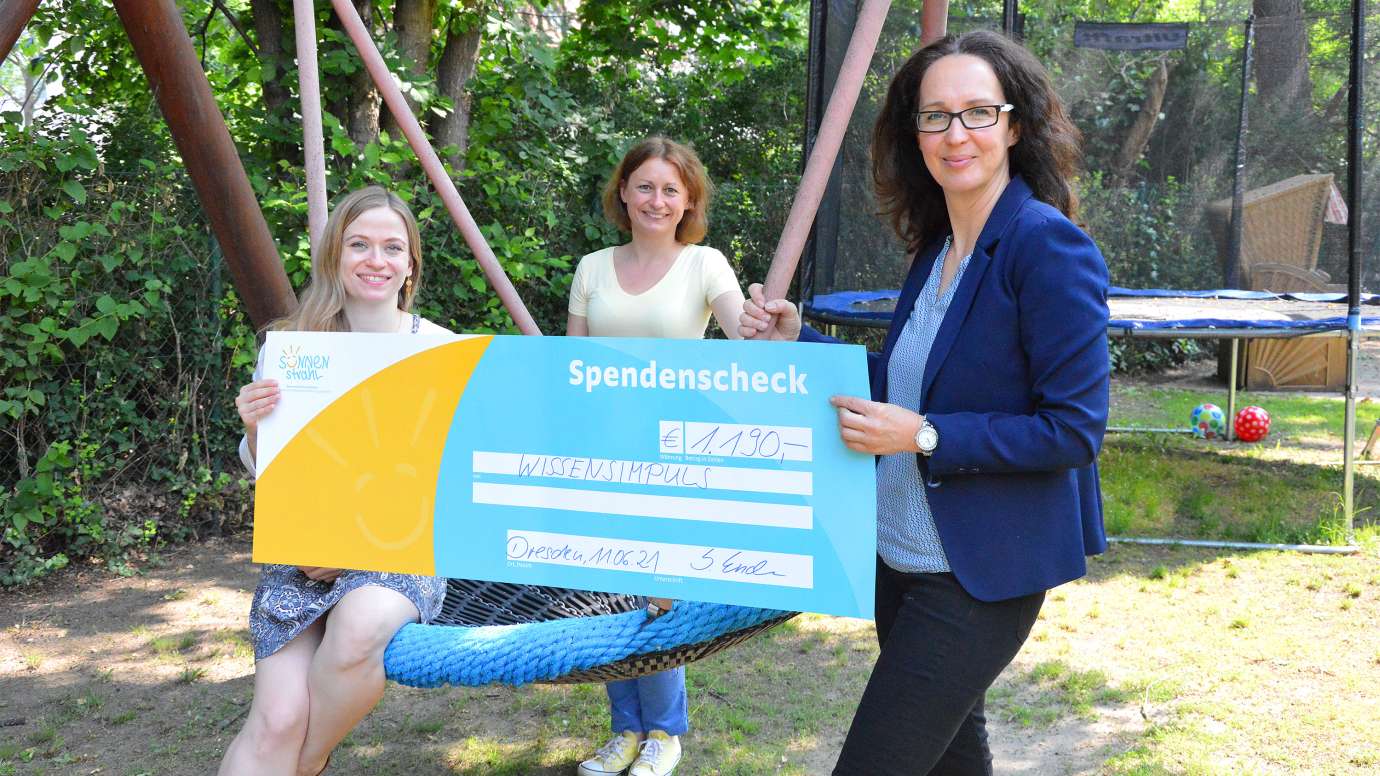 Zu Gast beim Sonnenstrahl e.V.: Dresden, 11.06.2021 v.l.n.r. Annette Schuster (WissensImpuls), Sylvia Ender (WissensImpuls), Antje Herrmann (Sonnenstrahl e.V.)